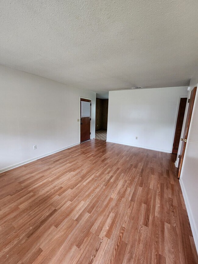 Foto del edificio - 917 Charles C. Frasier Blvd