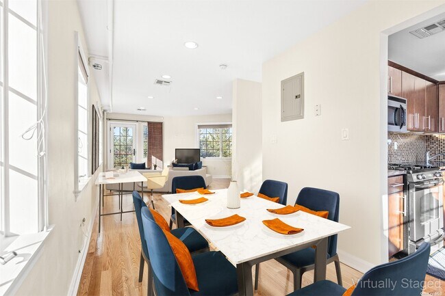 Foto del edificio - 65-10 Hull Ave