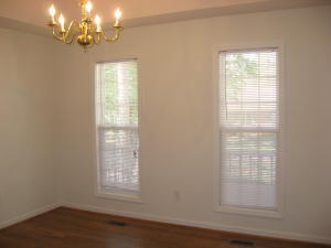 Building Photo - 140 Lake View Dr E