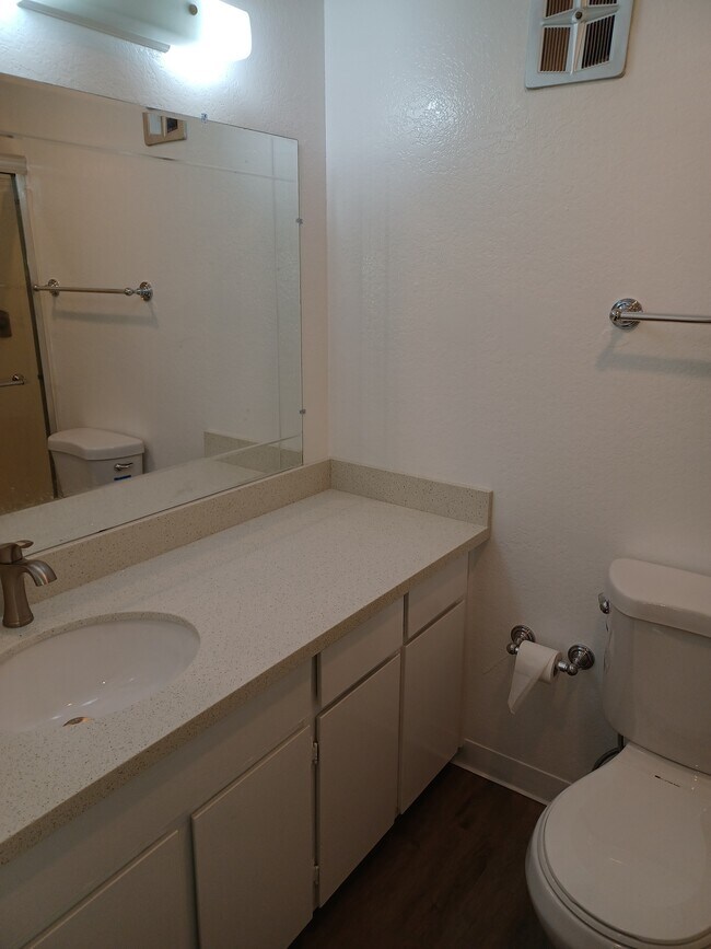 Baño - 922 Beach Park Blvd