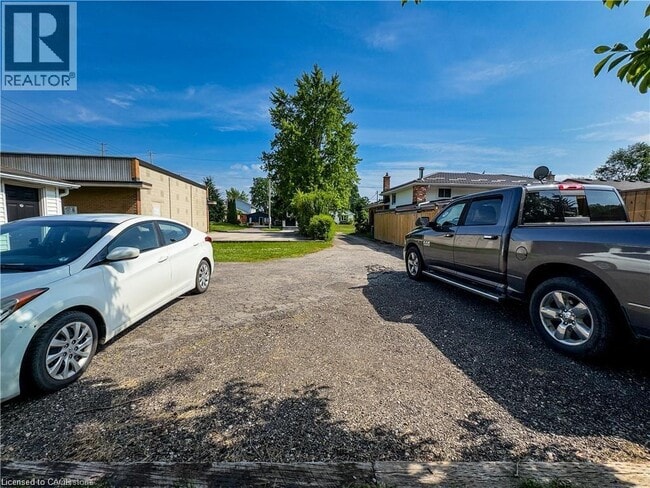 Building Photo - 598 Mapledale Ave