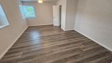 Building Photo - 9327 Leader St