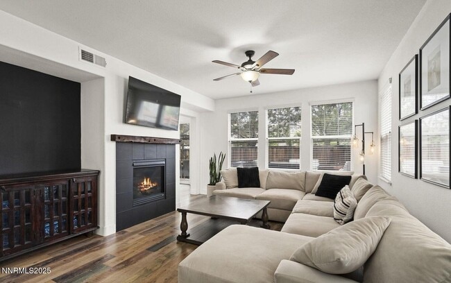 Building Photo - 3890 Dominus Dr