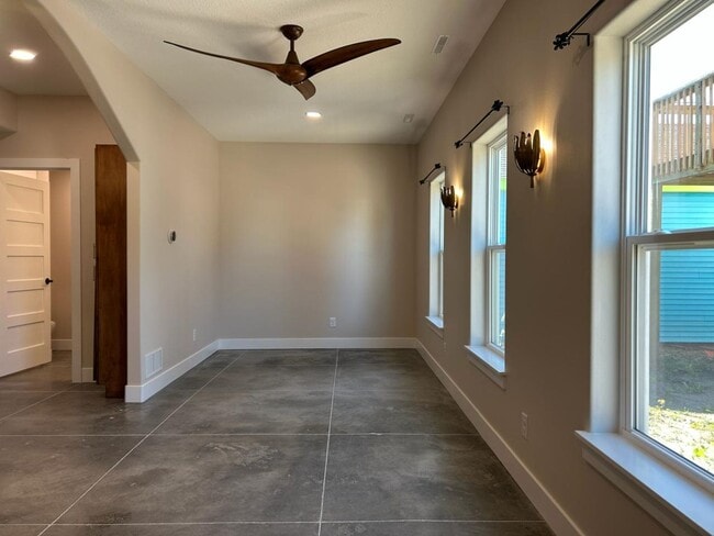 Building Photo - 940 M St SW