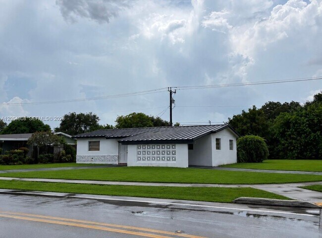 Foto del edificio - 2581 NW 47th Ave