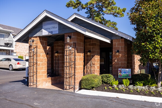 Building Photo - Carriage Woods Apartments