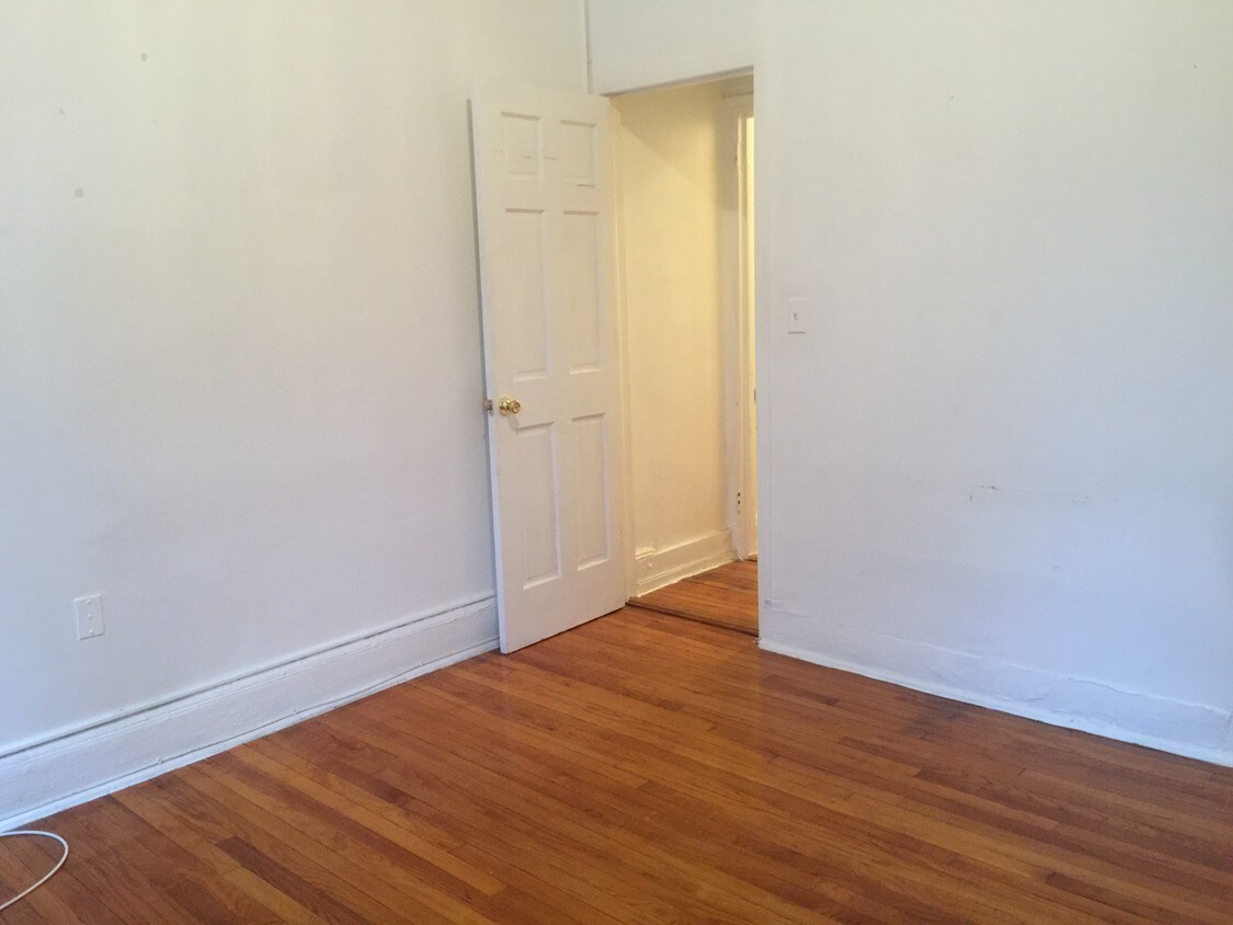 bedroom - 4819 4th Ave
