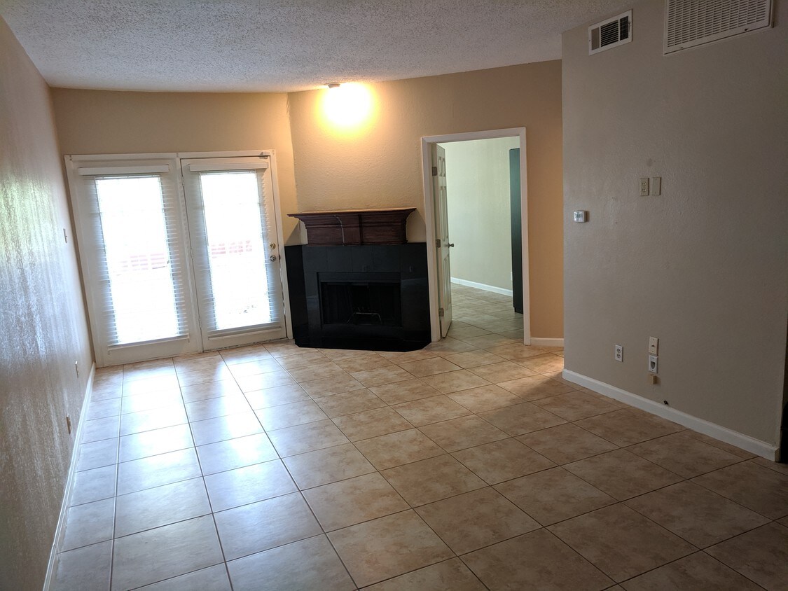 5550 Spring Valley Rd Unit B23, Dallas, TX 75254 Condo for Rent in
