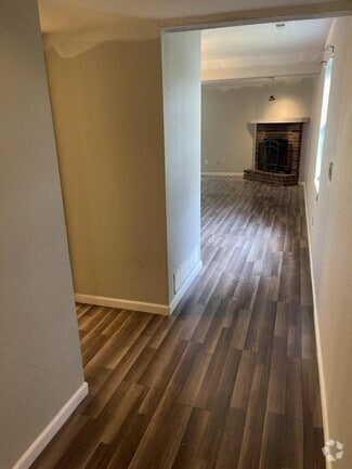 Building Photo - 701 Cedar Dr