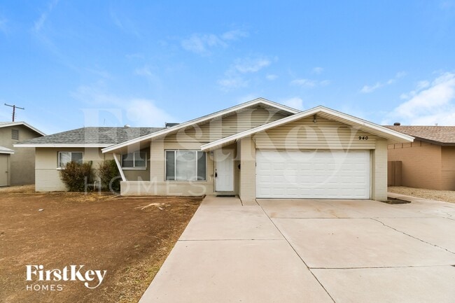 Building Photo - 940 E Loma Vista Dr