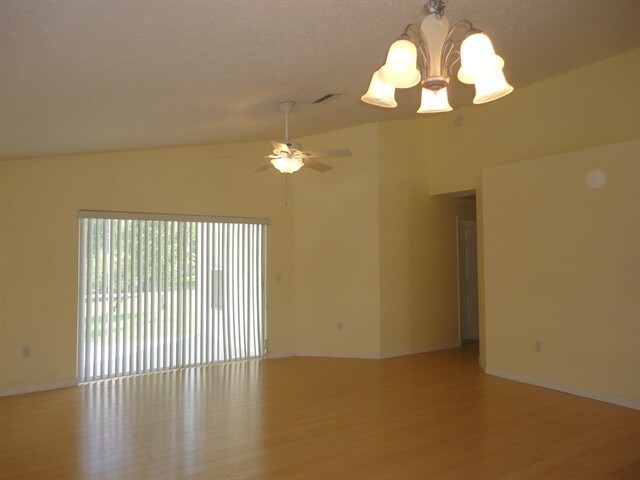 Building Photo - 7821 Floradora Dr
