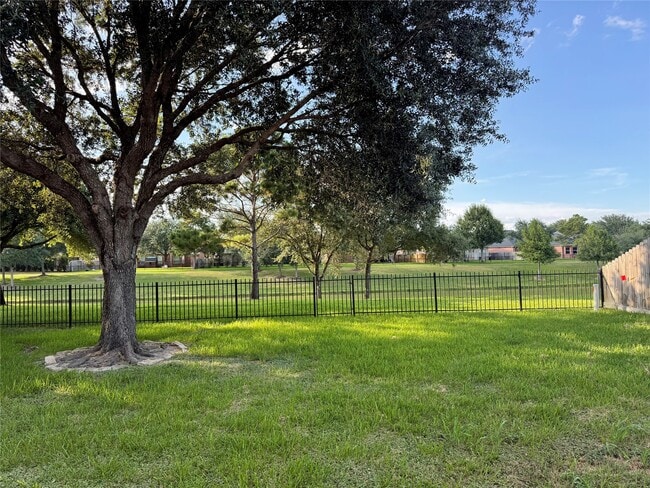Foto del edificio - 12807 Southern Valley Dr