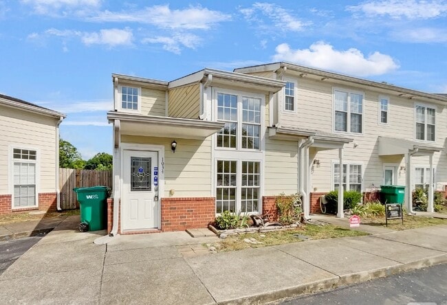 Building Photo - 1034 Wildwood Dr