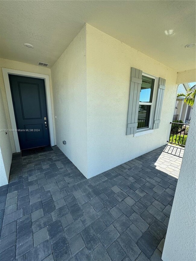 Building Photo - 6712 Cloverdale Ave