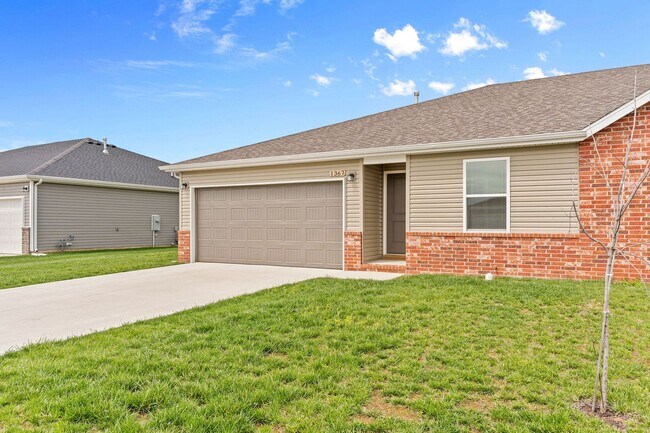 Building Photo - Newly built 3 bedroom duplex-Westbury Gardens!