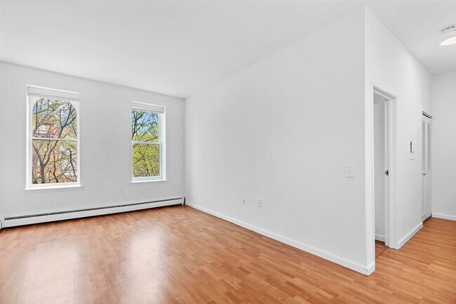 Building Photo - 263 10th St