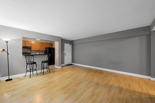 Building Photo - Amazing Lakefront Living on the Park