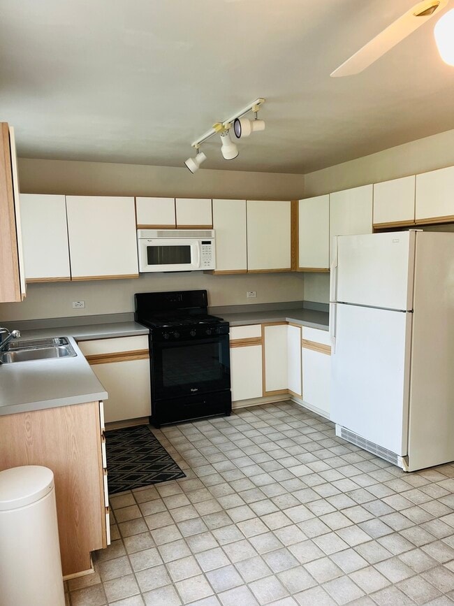Foto del edificio - 8327 Carr Ct
