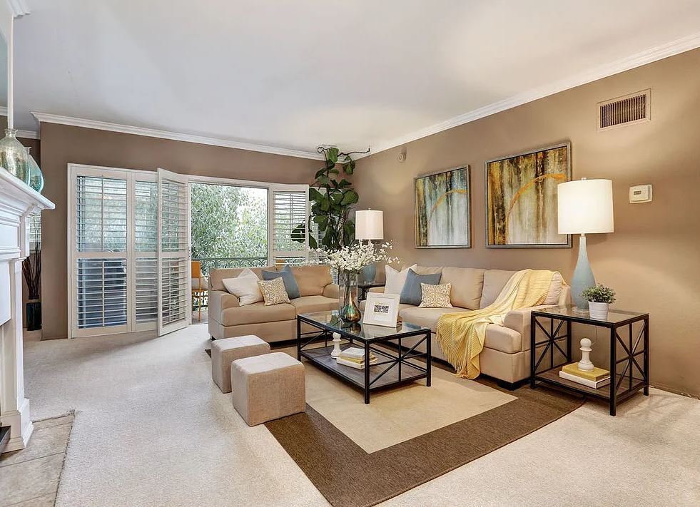 Foto principal - 836 S Bundy Dr