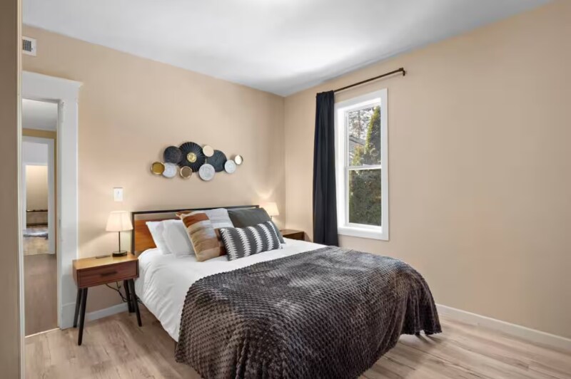 Foto principal - 719 E 9th Ave