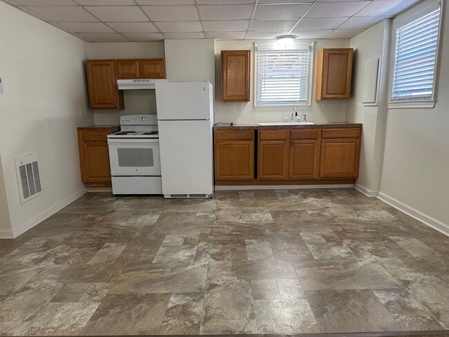 Building Photo - One bedroom apartment with lots of updates!