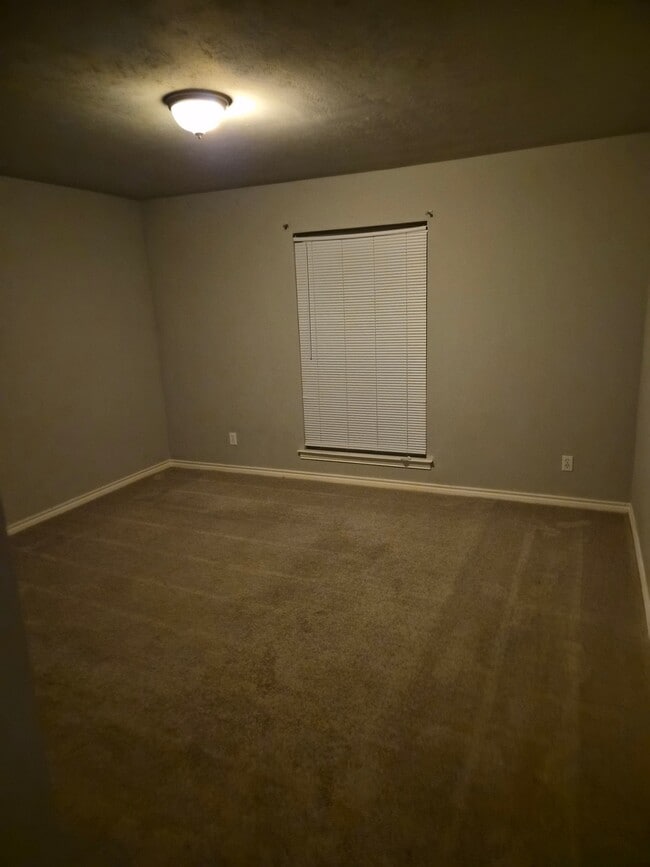 Photo - 1108 Waterview Ln House