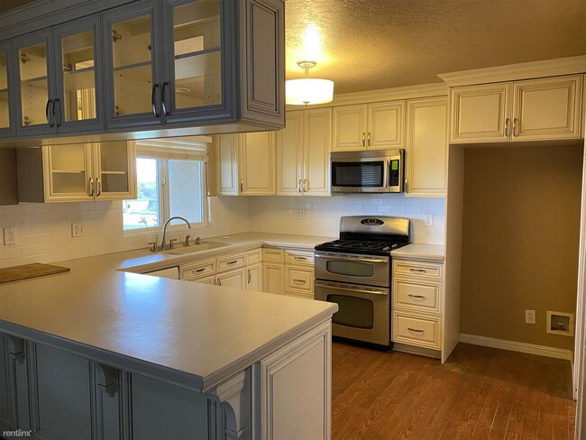 Foto del edificio - 3 br, 2.5 bath House - 5510 24th Ave