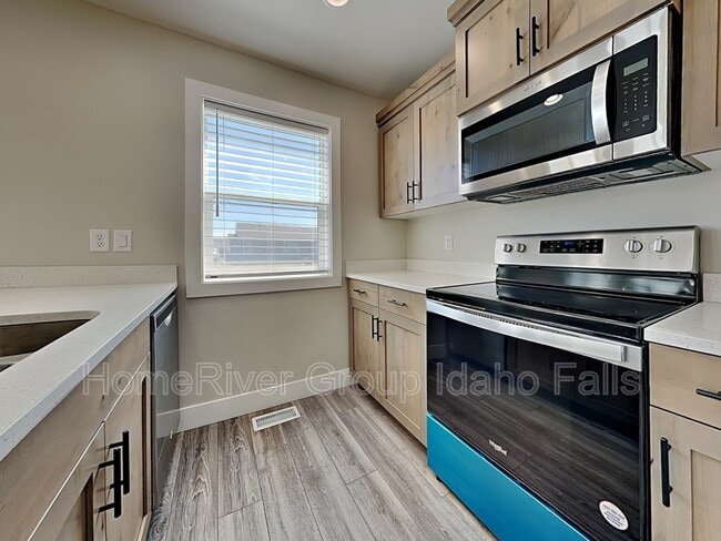 Building Photo - 3924 Ventura Ave
