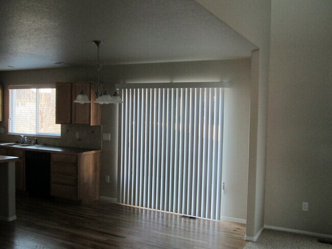 Building Photo - 427 Bow Creek Ln