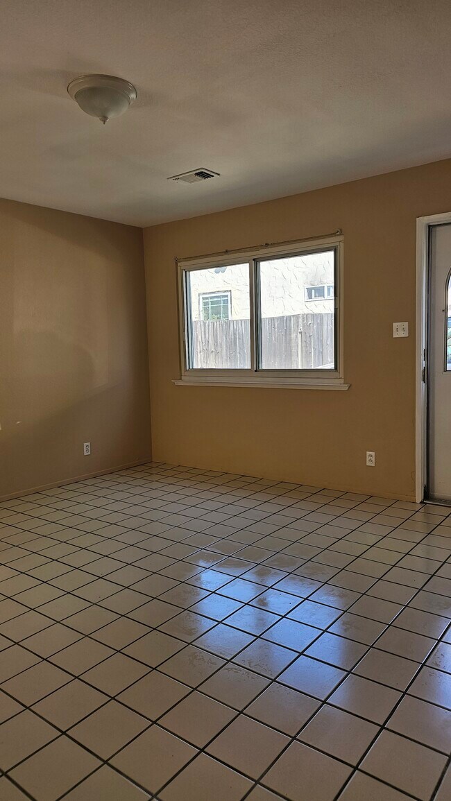 Foto del edificio - 1068 Waco St