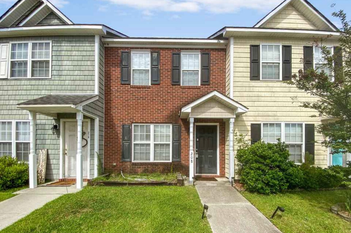 208 Springwood Dr, Jacksonville, NC 28546 Townhome Rentals in