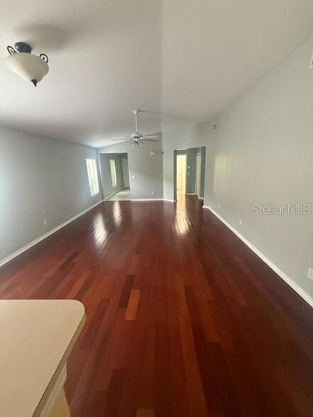 Foto del edificio - 11422 Crestlake Village Dr