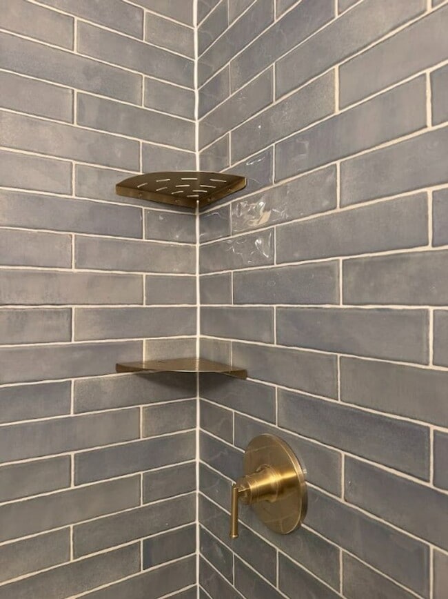 Building Photo - Newly renovated!