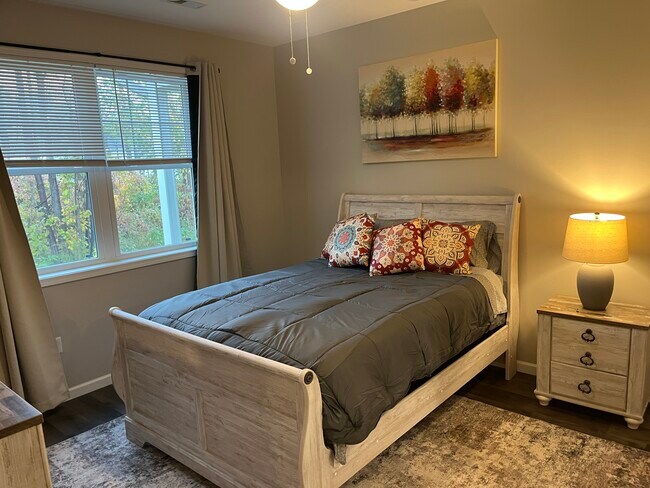 Building Photo - 2104 Community Ln