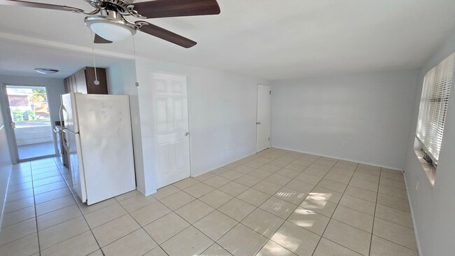 Building Photo - Nice 1 bed/ 1 bath near Downtown Sarasota Available Now!