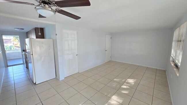 Foto del edificio - Nice 1 bed/ 1 bath near Downtown Sarasota Available Now!