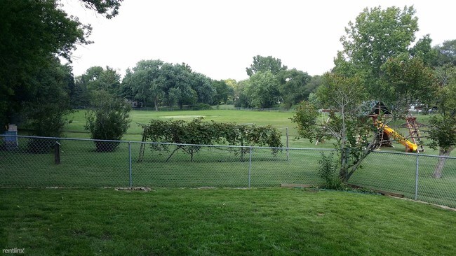 Building Photo - 2 br, 1 bath House - 230 E HIllside Dr