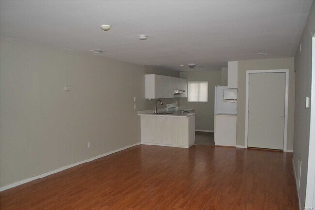 Foto del edificio - 220 Montauk Hwy