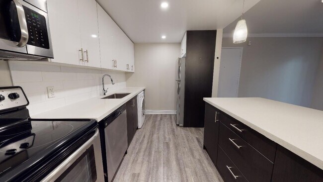 Building Photo - 455 Maple