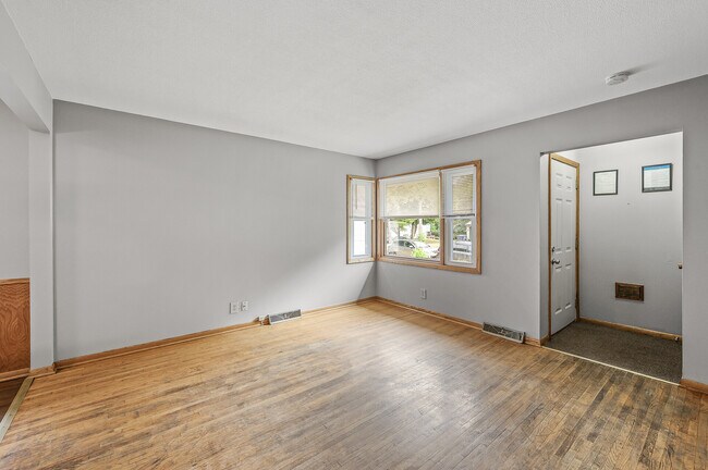 Foto del edificio - 841 25th Ave SE