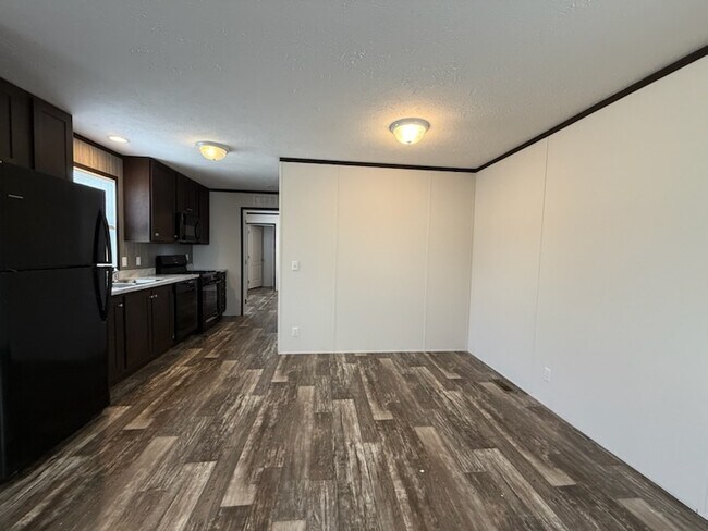 Building Photo - 38112 Ducharme Dr