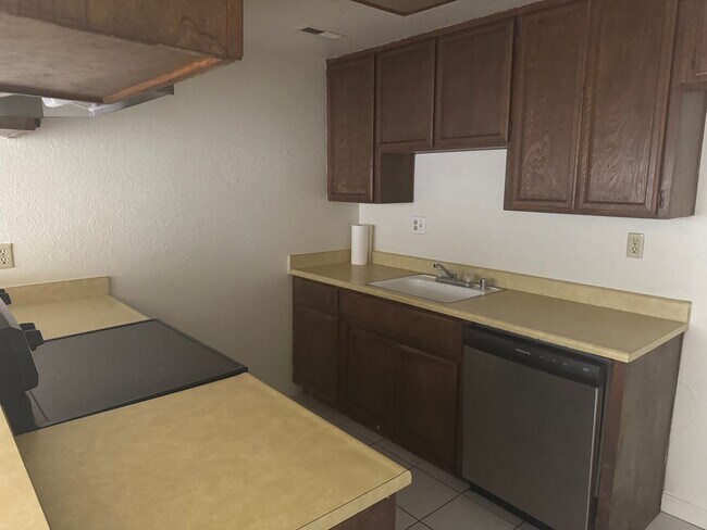 Foto del edificio - 3325-3327 Jayanne Way