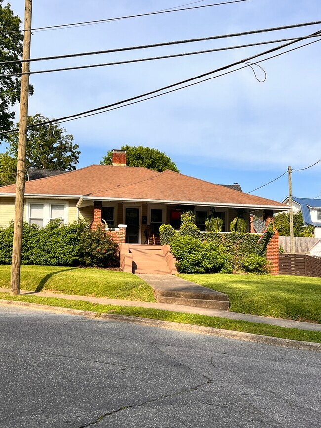 8 Fleming Ave, Marion, NC 28752 House Rental in Marion, NC