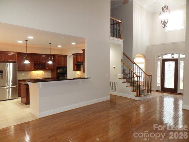 Building Photo - 421 Greenbay Rd