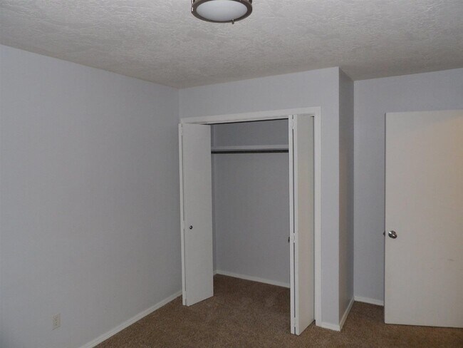 Foto del edificio - 6806 NW Willow Springs Dr