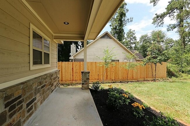 Building Photo - Gorgeous Home with Curb Appeal
