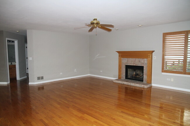 Foto del edificio - 2723 Whitehall Ln