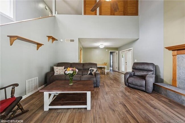 Foto del edificio - 4907 Country Aire Ln