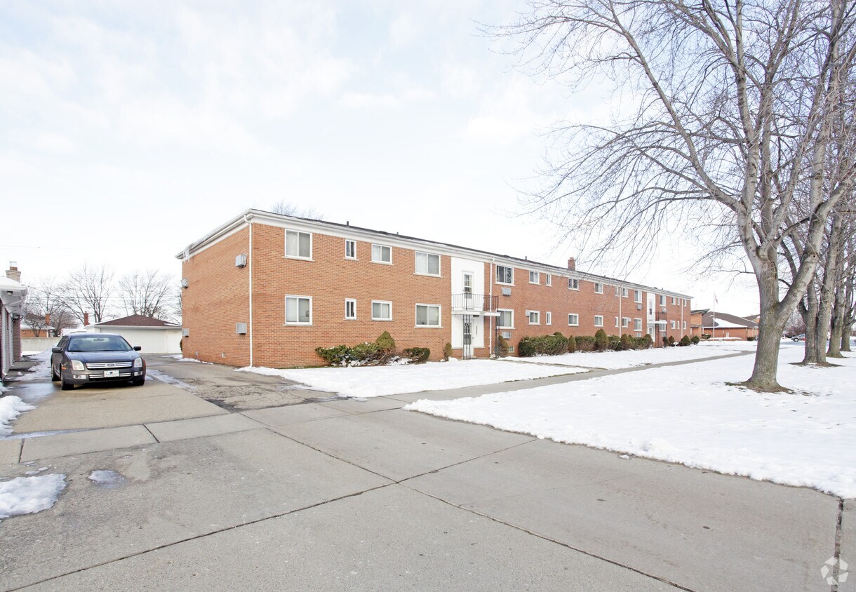 23721 Kelly Rd Eastpointe Mi 48021 Apartments Eastpointe Mi Apartments Com