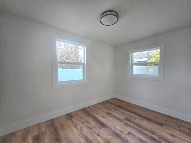 Foto del edificio - 706 1/2-9 1/2 Alderson Ave